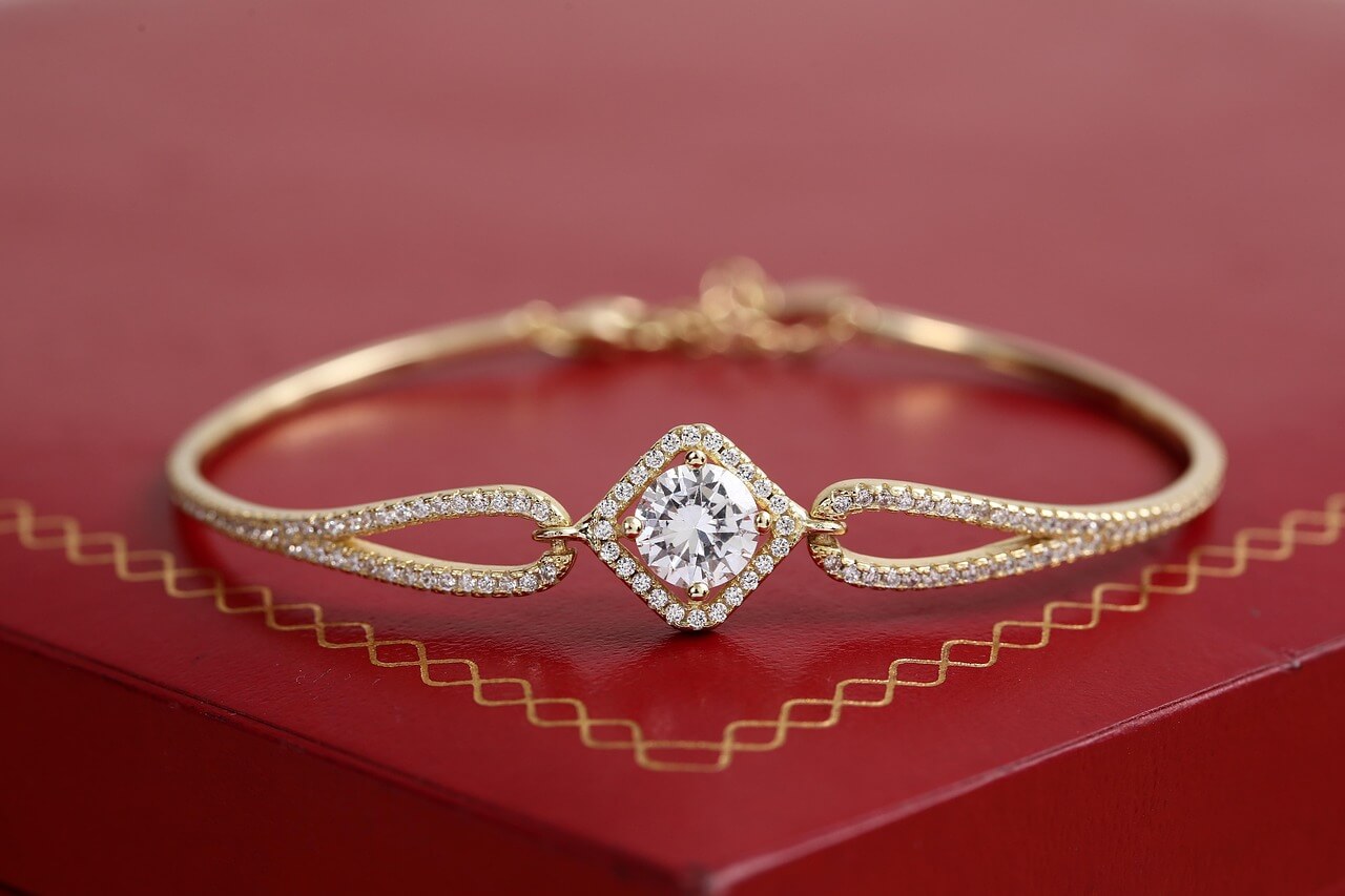 1 Elegant Women’s Bracelet – Stylish & Adjustable