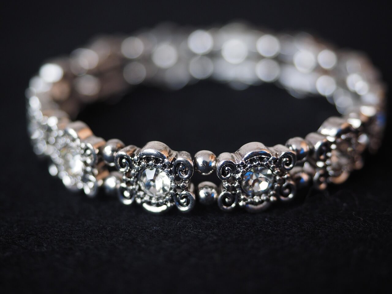 3 Elegant Women’s Bracelet – Stylish & Adjustable - الصورة 3